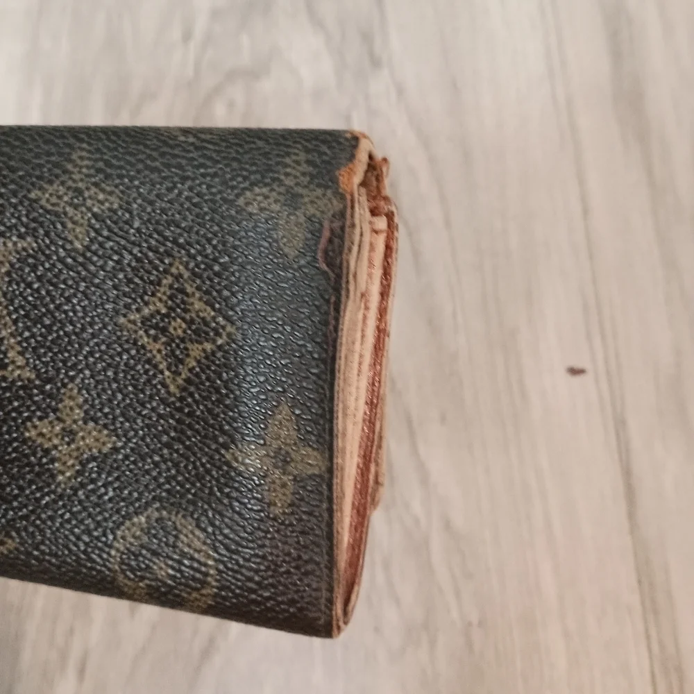 Authentic LOUIS VUITTON Porte Monnaie Tresor Monogram
